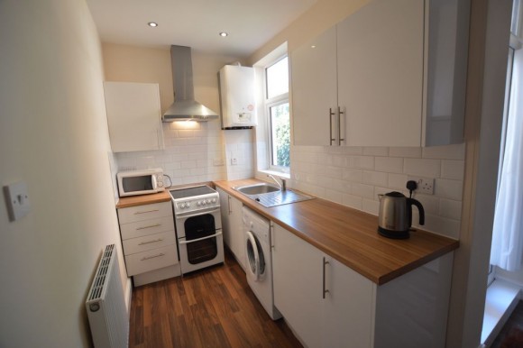 KITCHEN (OPEN PLAN)