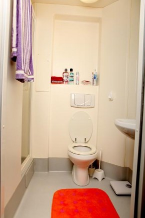 En-suite bathroom