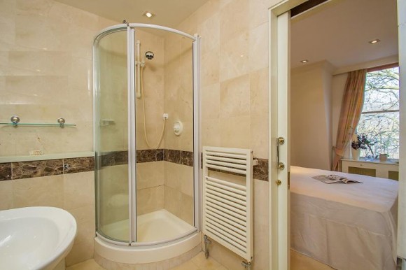 en-suite bathroom 2